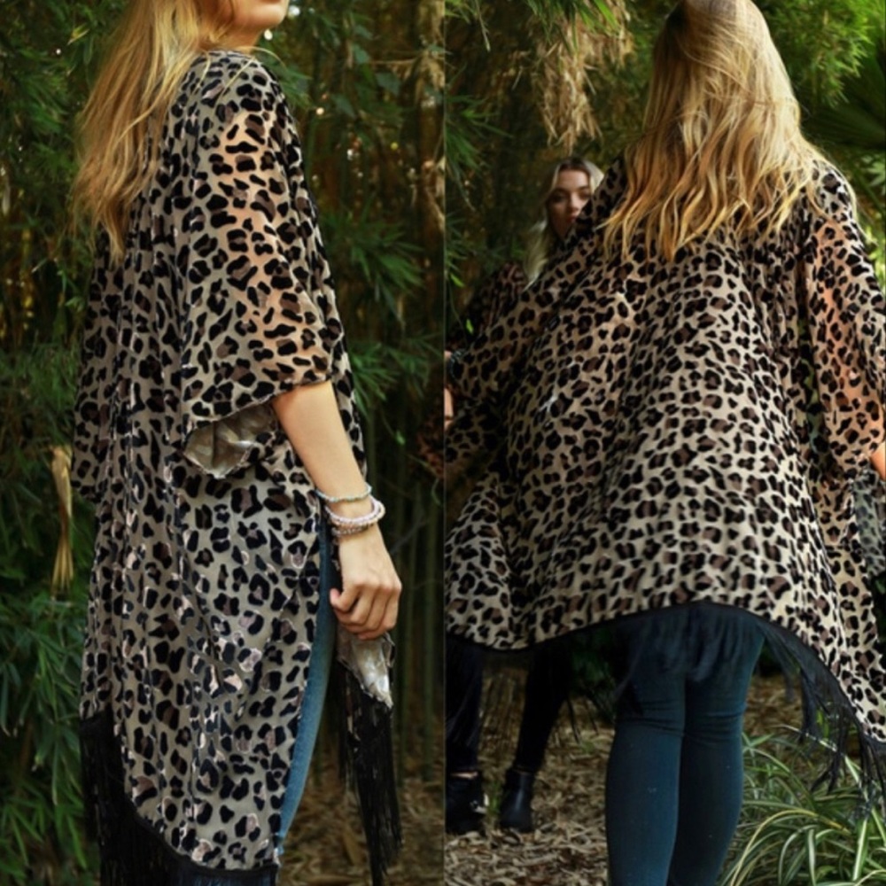 044 Luxe Leopard Print Open Front Tassel Hem kimono - Picture 2 of 3
